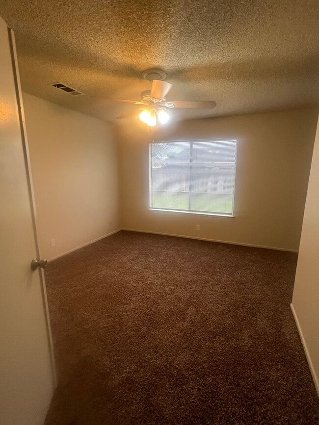 Building Photo - 1040 E Donna Dr