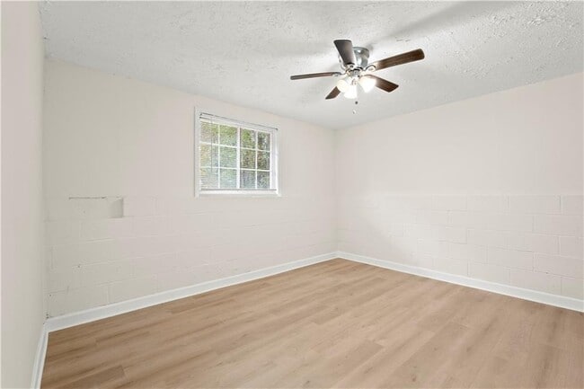 Building Photo - 2116 Scarbrough Rd