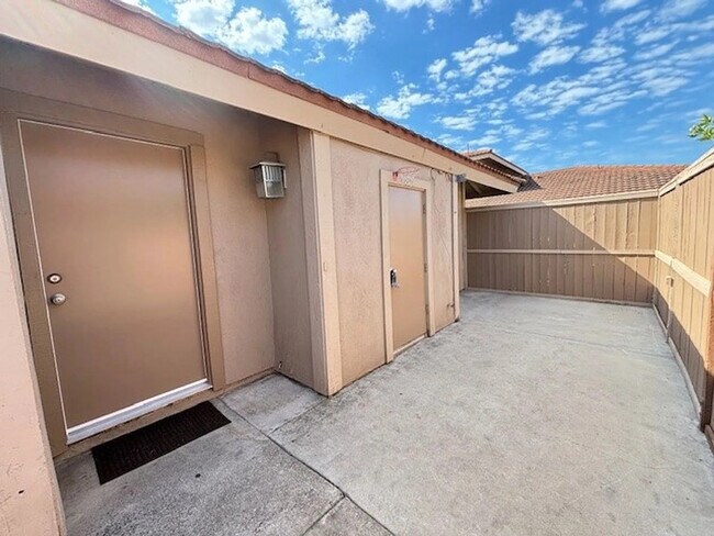 Building Photo - 2174 Larch Ln