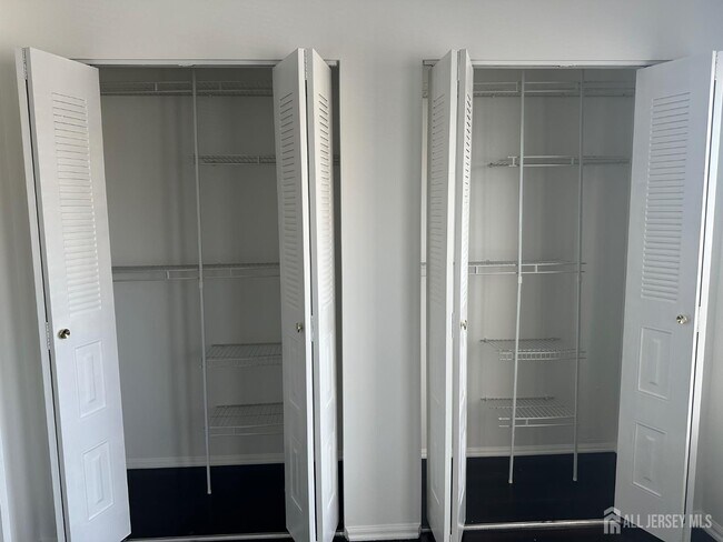 Building Photo - 402 Rittenhouse Ct