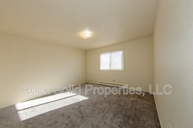 Building Photo - 1825 Edgewater Ave