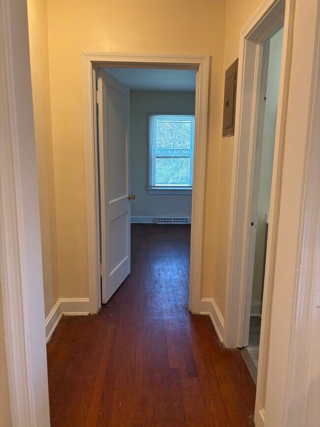 Building Photo - 1915