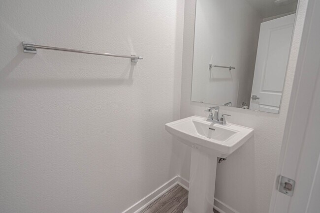 Building Photo - West Creek 3 Bedroom Townhome for Rent in Valencia.