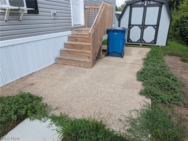 Building Photo - 230 Edgecliff Cir W