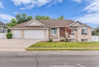 Building Photo - Spacious 7 Bed Kaysville Home with Two Kitchens
