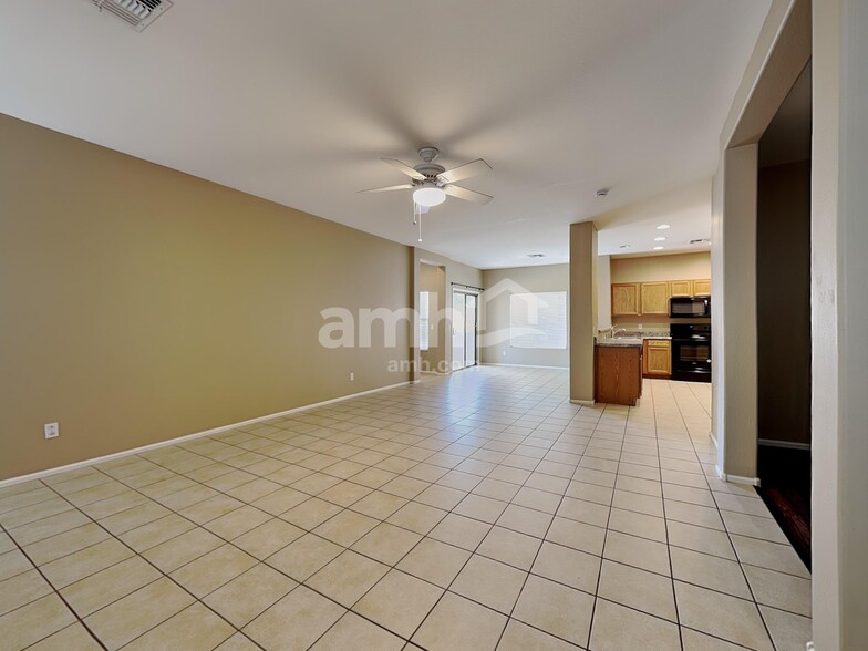 Building Photo - 2567 W Amber Sun Dr