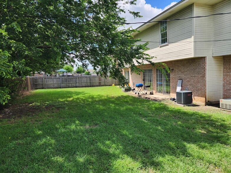 Building Photo - 5709 Redstone Dr
