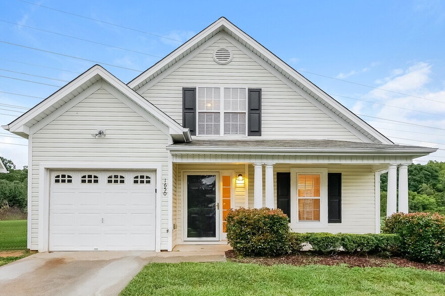 Building Photo - 1650 Sandersted Village Cir