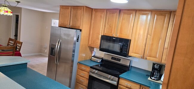 Building Photo - 1735 Bahama Dr