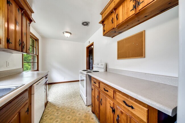 Building Photo - 411 Westchester Dr