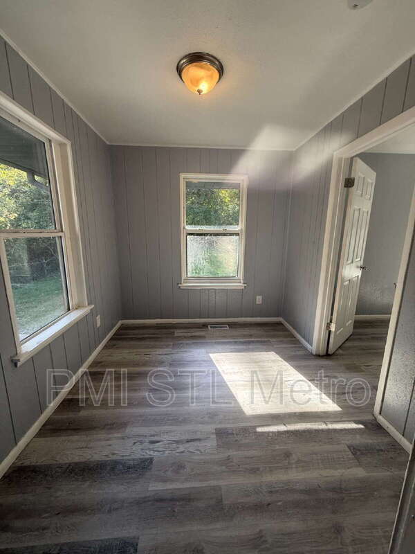 Building Photo - 10816 Spring Garden Dr