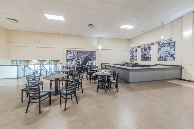 Building Photo - 2428 Columbia Dr