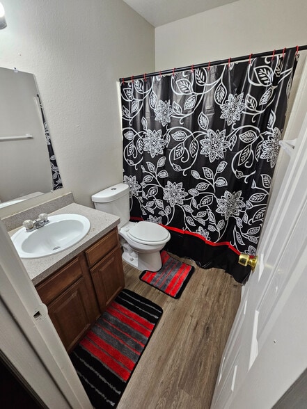 Building Photo - Room in Duplex on Stalcup Rd