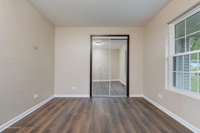 Building Photo - 2415 Lockner Blvd