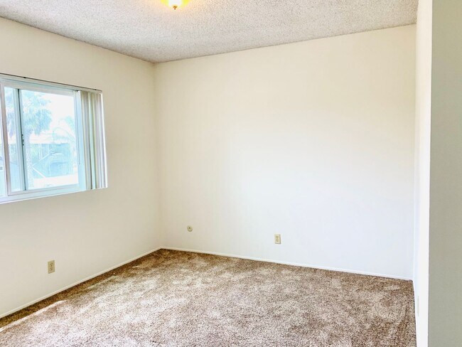 Building Photo - LIVE BY THE BEACH IN MISSION BEACH!  2BR/1...