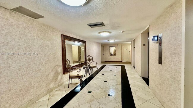 Building Photo - 2030 S Ocean Dr