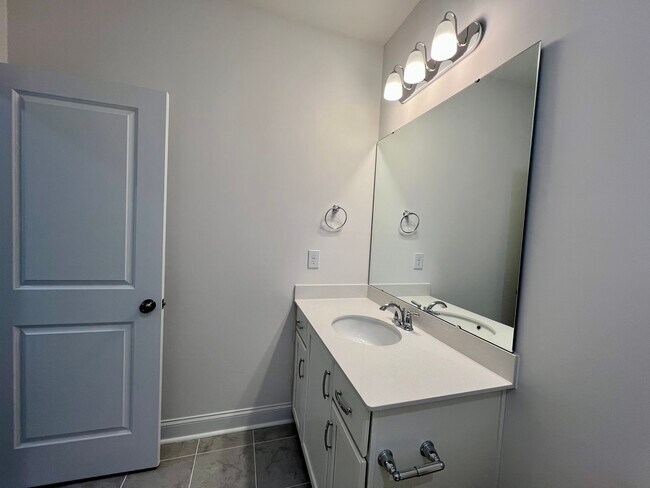 Building Photo - 2132 Barrowcliffe Dr NW