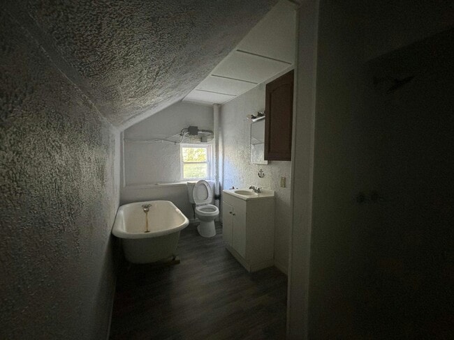 Building Photo - 209 Staunton St