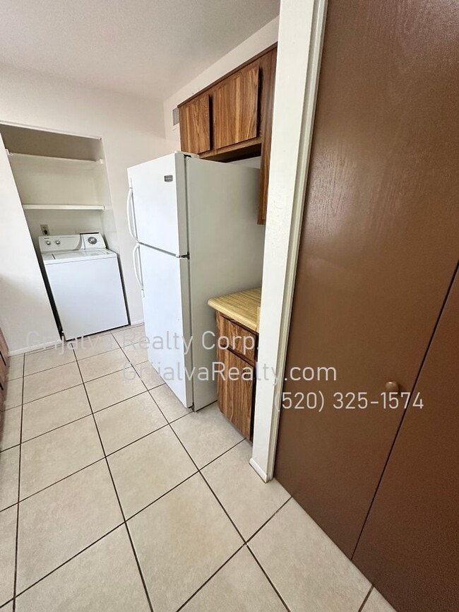 Building Photo - 1255 E Halcyon Rd