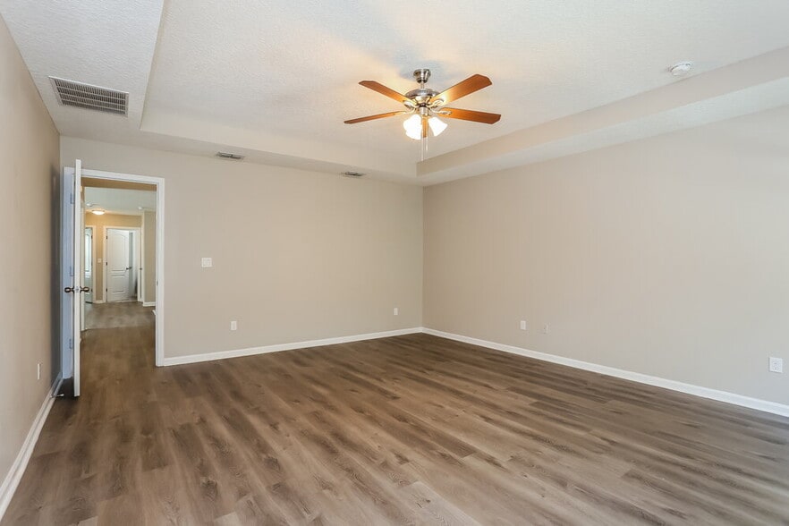 Building Photo - 646 Drysdale Dr