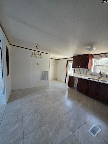 Building Photo - 135 Buckeye Ct