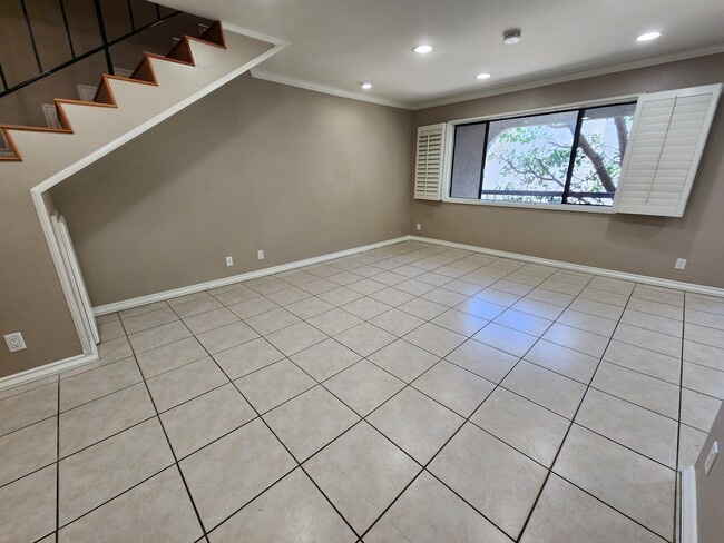 Building Photo - 1502 Rock Glen Ave