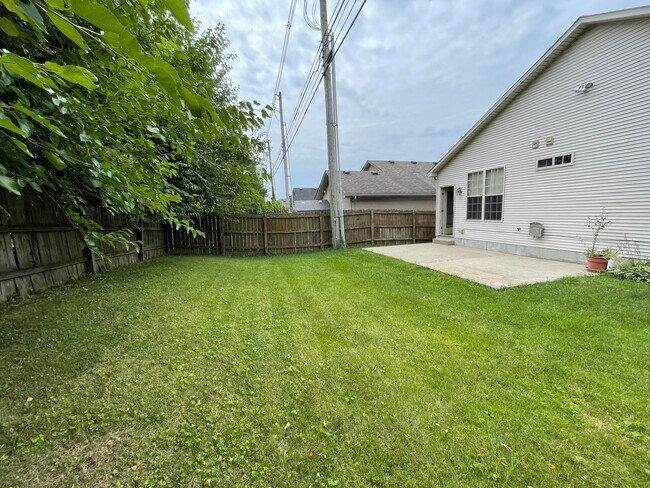 Building Photo - 620 Green Valley Dr
