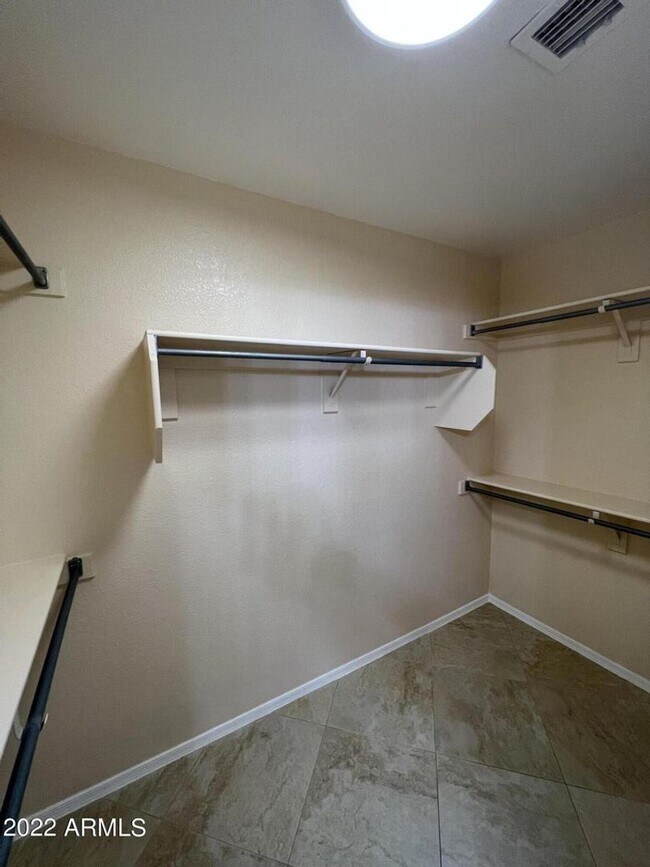 Building Photo - Available Jan 15, 2026 – Stunning 3-Bed, 2-Bath Home!