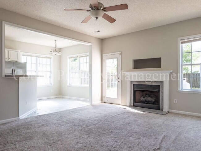 Building Photo - 448 Vallie Ln