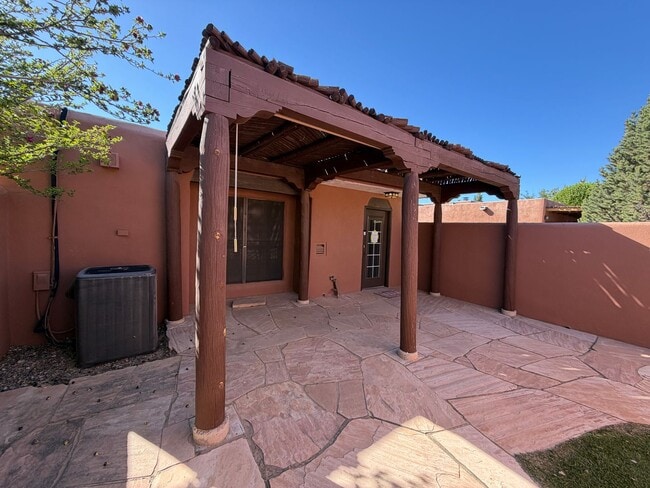 Building Photo - Beautiful Luxury 2 Bedroom Townhome Available in Corrales!