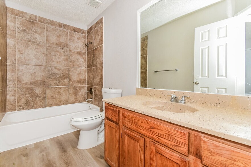 Building Photo - 5909 Iris Dr