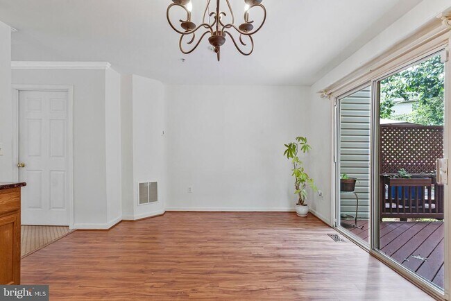 Building Photo - 616 Bellerive Ct