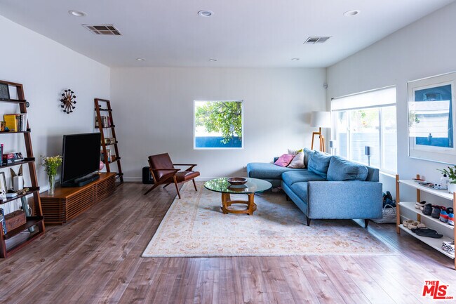 Building Photo - 1460 Yosemite Dr