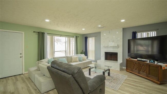 Building Photo - 1226 Brook Grove Dr