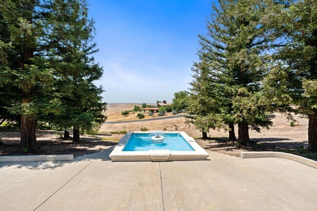 Building Photo - 14215 Killarney Dr