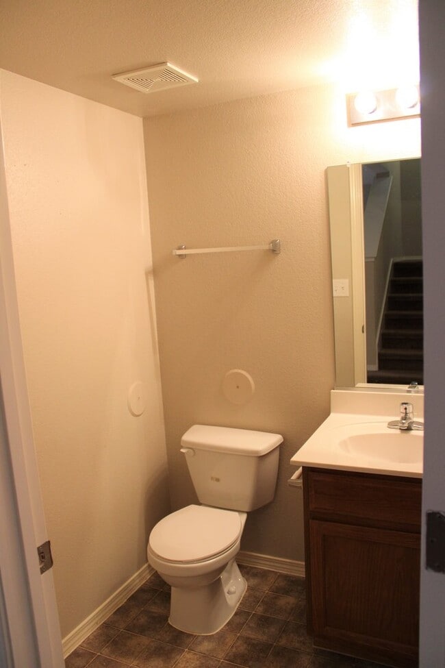 Building Photo - STUNNING MOUNTAIN VIEWS - Move-in special call the office for details