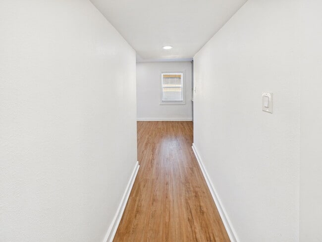 Building Photo - 607 Foch St