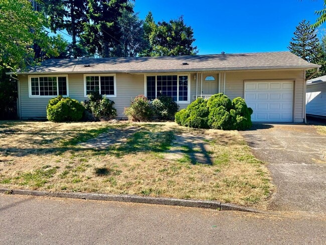 Building Photo - 1/2 Month Free - Charming Single-Level Home with Spacious Yard & Easy Portland Access