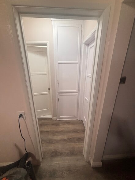 Building Photo - 3059 E 5th St