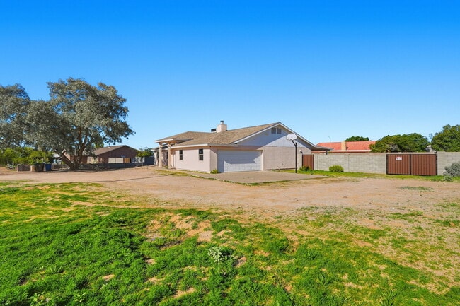 Building Photo - 7016 E Menlo St