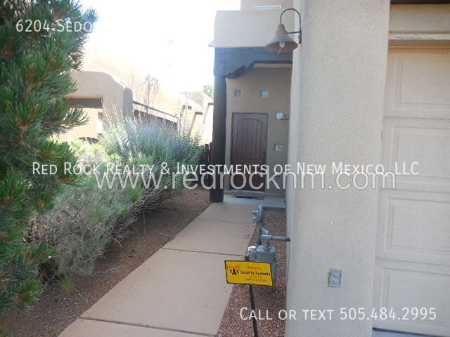 Building Photo - 6204 Sedona Dr NE