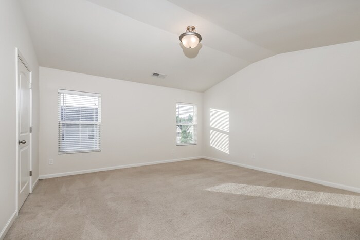 Building Photo - 1300 Forsythia Wy