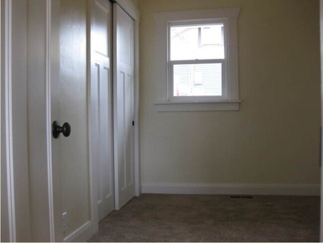 Building Photo - 554 E Commonwealth Ave