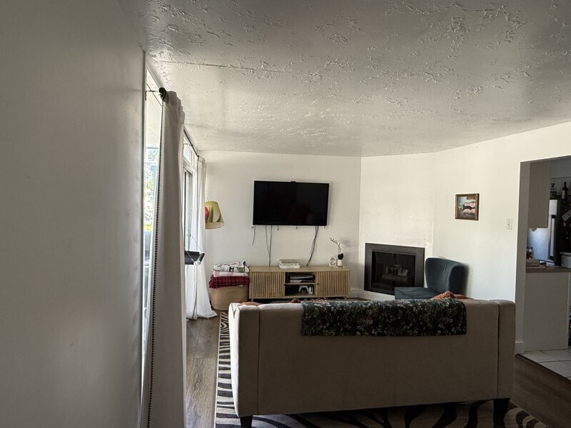 Building Photo - 1125 N 200 E