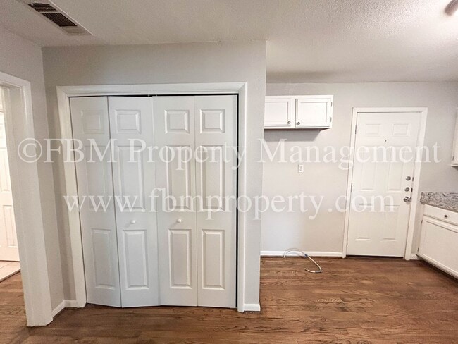 Building Photo - 109 Kirven Ave