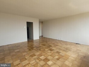 Building Photo - 210 Locust St