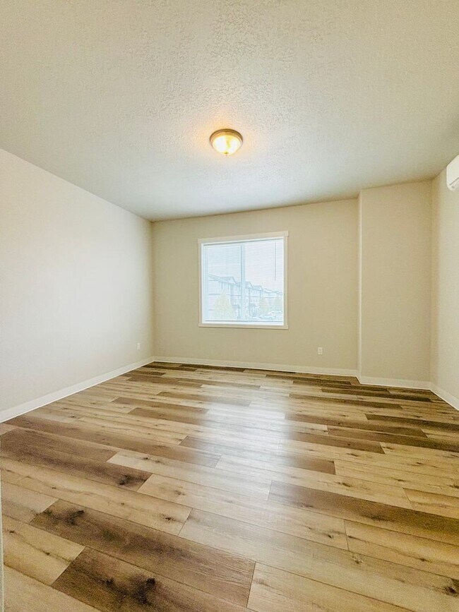 Building Photo - 2418 Leonard Ln