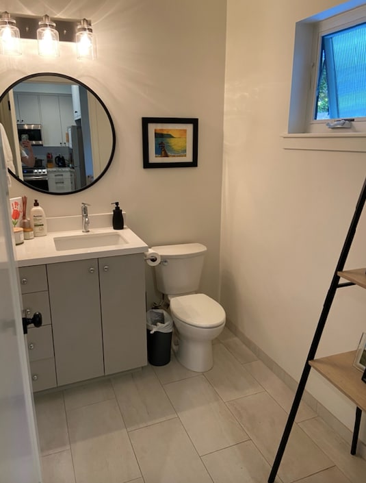 Powder room - 605 W Anapamu St
