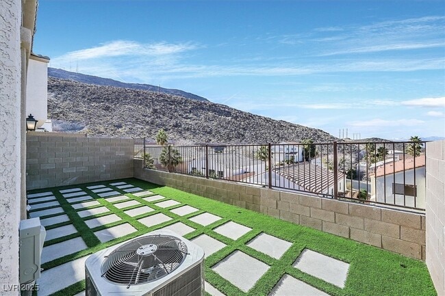 Building Photo - 366 Rosefinch St