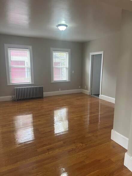 Building Photo - 33 Algonquin St